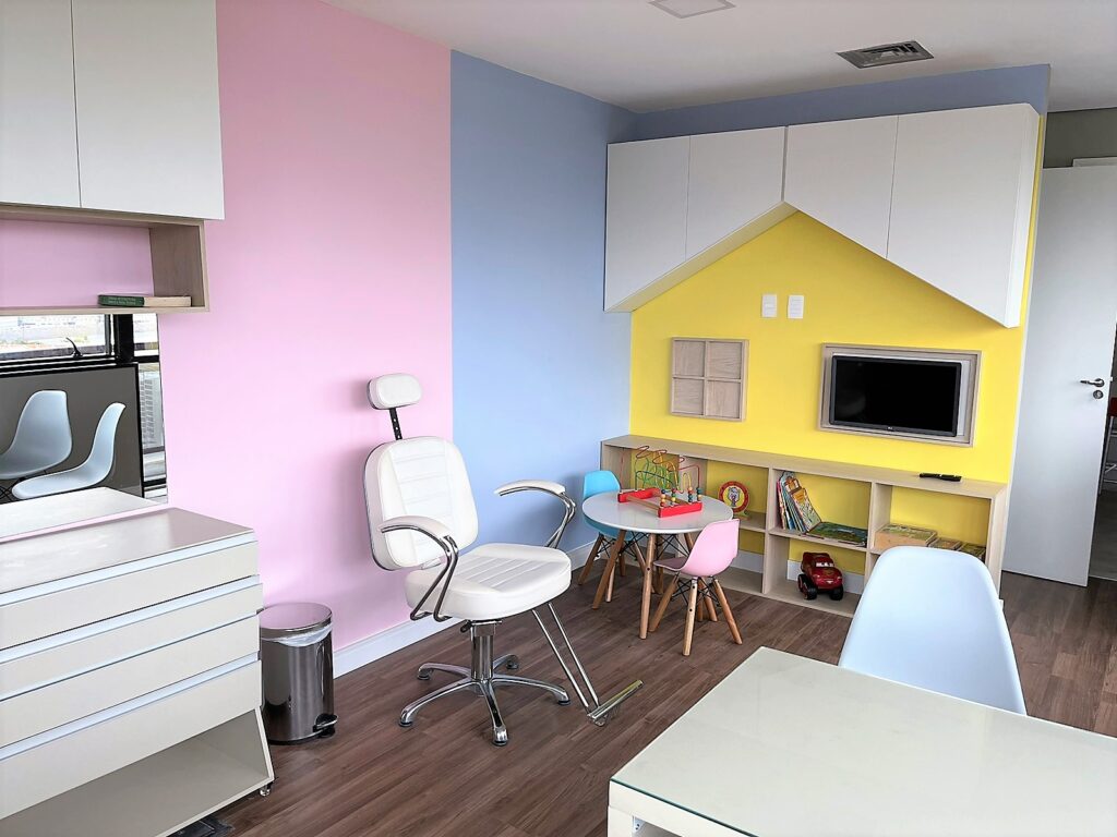 foto consultório otorrino pediatria foniatria pediátrica clínica otokids alphaville